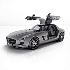 Es gibt den SLS AMG GT als Coupé und Roadster Versionen.