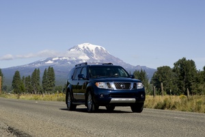 Nissan Pathfinder SV 4X4