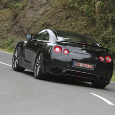 2013 Nissan GT-R Gets Power Boost, Better Suspension and Optional Ceramic Brakes