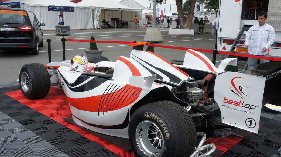 F1 3 seater at the WTCC Porto 2011