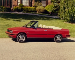 The Alliance Cabriolet was built by AMC but badged as a Renault and based on the 9 and 11