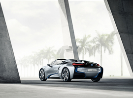 The concept should have a greater focus on technology that can be found in the production version of the i8 Spyder