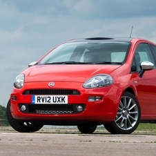 The exterior design blends the look of the Grande Punto and Punto Evo