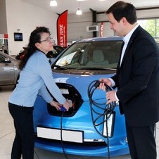 Nissan lançou o Leaf na Europa em março de 2011