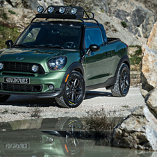 O MINI Paceman Adventure está preparado para atravessar uma zona de águas mais profundas com a entrada de ar tipo snorkel