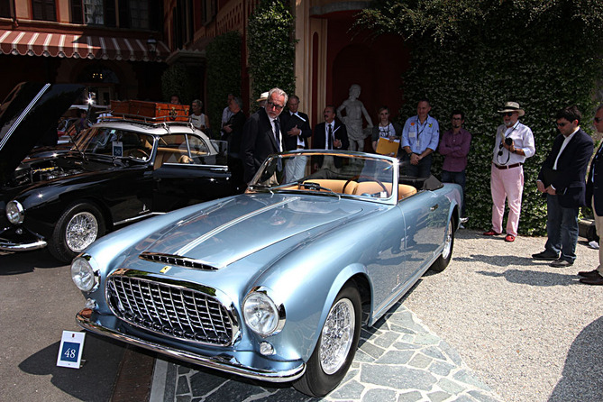 Este 212 Inter Cabriolet foi vendido em 1952 pela Chinetti Motors