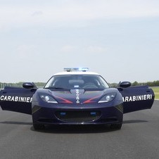 Lotus Gives Two Modified Evoras to Italian Military Police