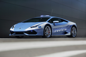 This time the Italian brand donated a car based on its latest model Huracán