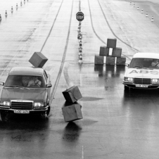 A Mercedes também introduziu os travões anti-bloqueio no Classe S