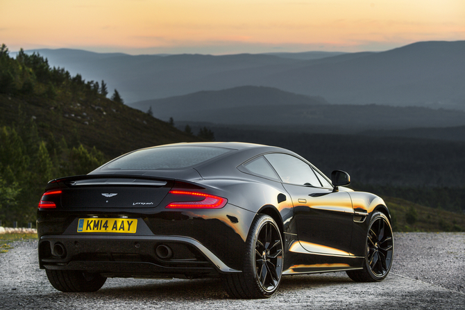 Aston Martin Vanquish Carbon Black