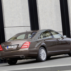 Mercedes-Benz S 63 AMG LWB w/ Performance Package