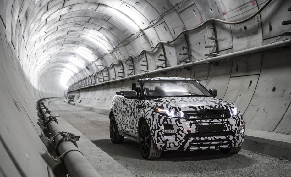 Today the first images of the first compact SUV convertible in the world were released, although the vehicle was still with a camouflage livery