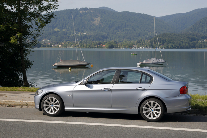 BMW 320d xDrive LifeStyle (E90) LCI