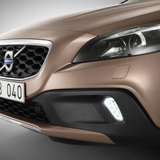 Volvo V40 Cross Country premiers in Paris