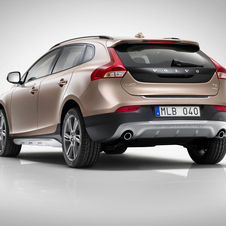 Volvo V40 Cross Country premiers in Paris