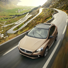 Volvo V40 Cross Country premiers in Paris