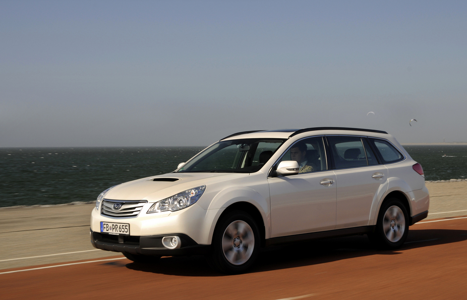 Subaru Outback 2.5i S Lineatronic