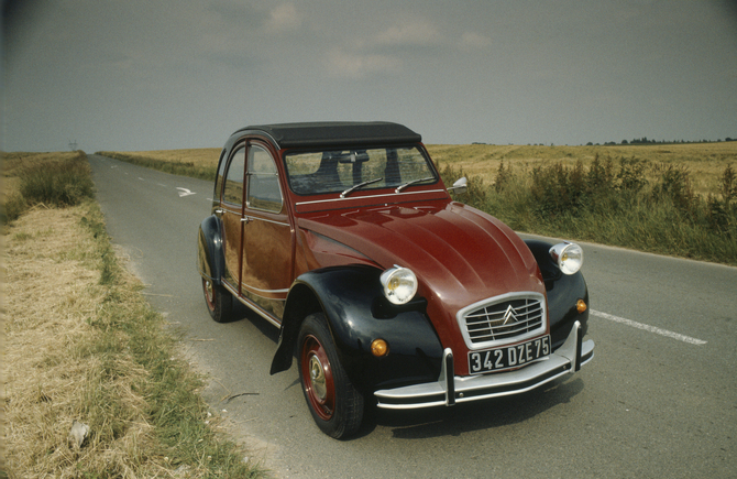 Worlds largest meeting of Citroen 2CVs