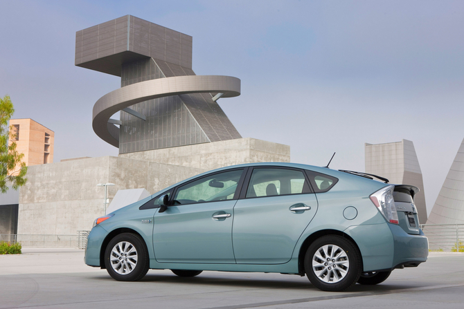 Prius Plug-in Capable of 49mpg and EV Travel at up to 100km/h