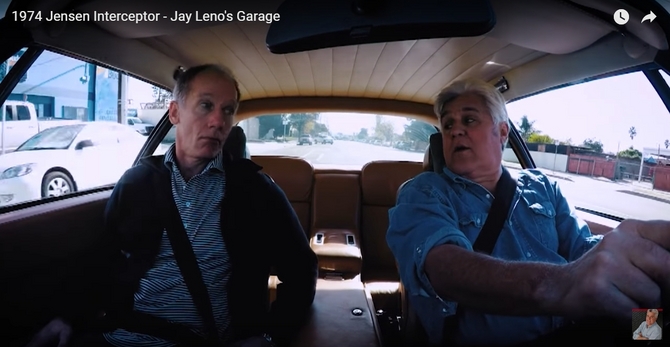 Jay Leno esteve ao volante de um Interceptor de 1974 no mais recente vídeo do seu canal do Youtube