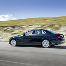  Compared to the previous generation, the new E-Class is 43mm longer, with 4923mm