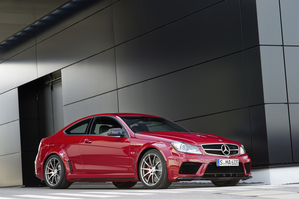 Mercedes takes the wraps off C 63 AMG Coupé Black Series