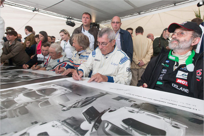 Séance d’autographe avec Henri Pescarolo, Vic Elford, Derek Bell, Gérard Larrousse et Patrick Pilet