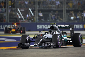 With a third consecutive win Rosberg recovered the lead of the World Championship standings