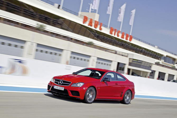 Mercedes takes the wraps off C 63 AMG Coupé Black Series