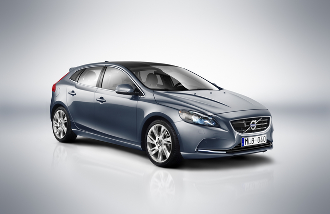 Volvo lança oficialmente o modelo V40