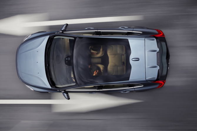 Volvo Officially Unveils V40 with Specs