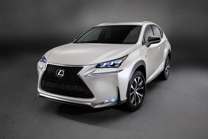 Lexus auf dem Pariser Salon 2014