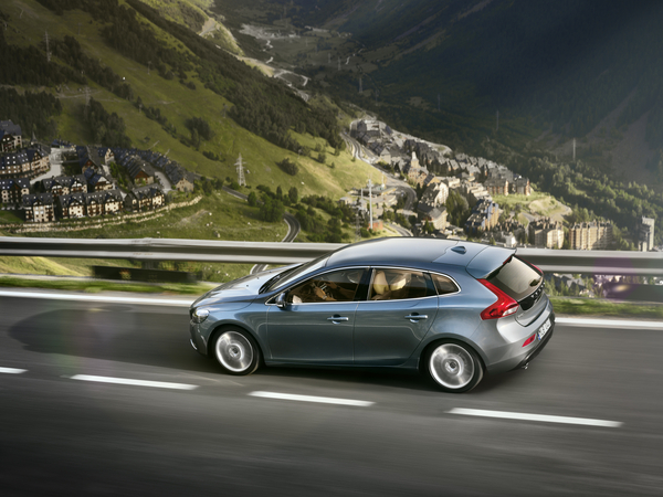 Volvo Officially Unveils V40 with Specs