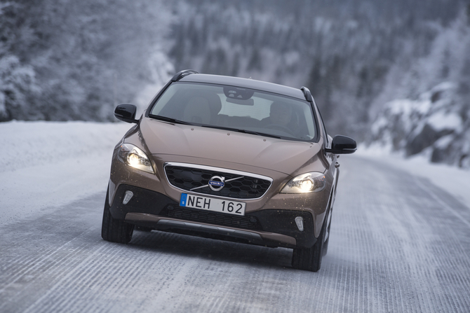 Volvo V40 D4 Momentum CC Cross Country