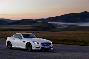 New SLK 55 AMG Hopes to Blend High Power and High Efficiency