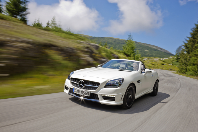 New SLK 55 AMG Hopes to Blend High Power and High Efficiency