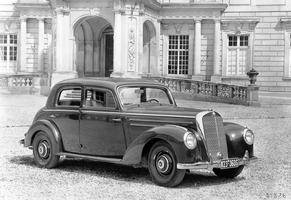 Mercedes-Benz 220