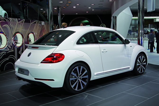 Volkswagen Introduces Beetle and Passat R-Line