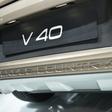 Volvo V40 Cross Country premiers in Paris