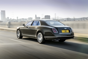 New Mulsanne Speed complies to the EU6 emissions standards with 342g/km of CO2 and an average fuel consumption of 14,6l/100km