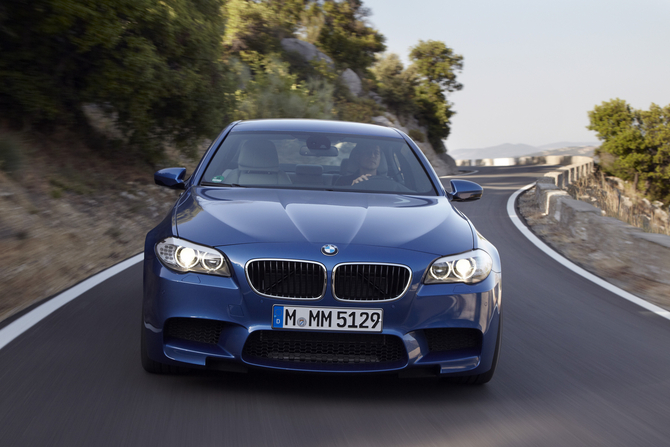 2012 BMW M5 Brings Ton of Tech to Super Saloon