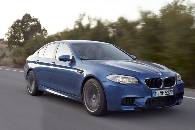 2012 BMW M5 Brings Ton of Tech to Super Saloon