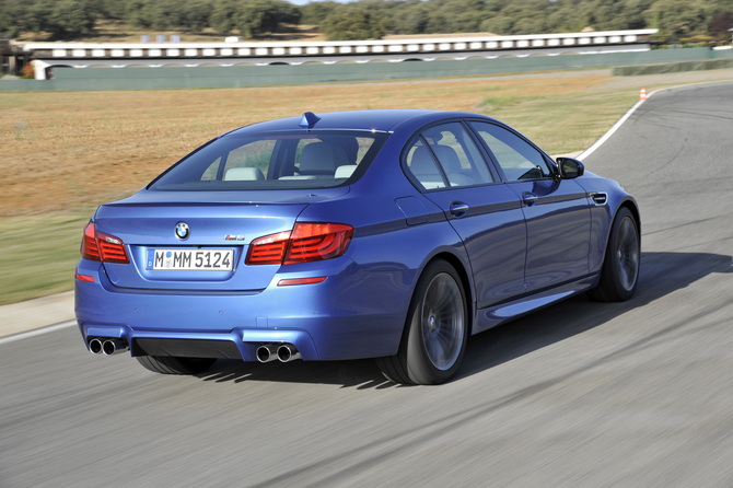 2012 BMW M5 Brings Ton of Tech to Super Saloon