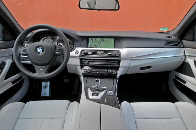 2012 BMW M5 Brings Ton of Tech to Super Saloon