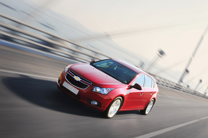 Full-production Cruze 5-door presented in Geneva