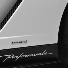 Lamborghini unveils Gallardo LP 570-4 Spyder Performante in LA