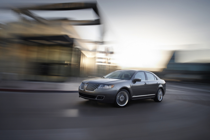 Lincoln launches hybrid version of the MKZ