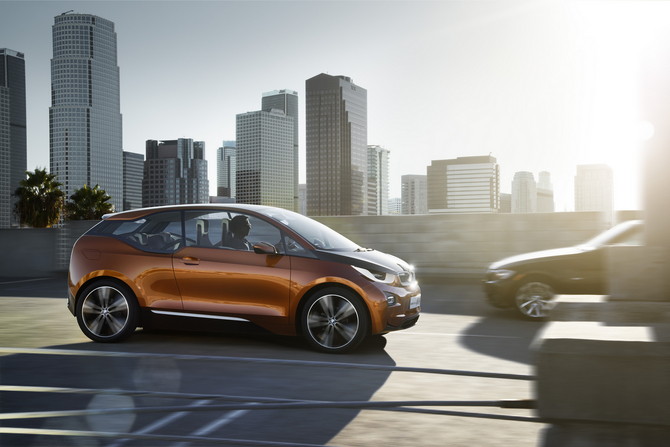 Grâce au système BMW eDrive, la BMW i3 Concept Coupé peut couvrir une distance d’environ 160 kilomètres avec une batterie entièrement chargée.