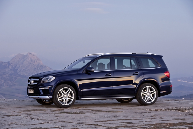 A Mercedes lança o Classe GL, o maior e mais luxuoso SUV da marca