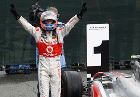 Button wins in chaotic CanadaGP